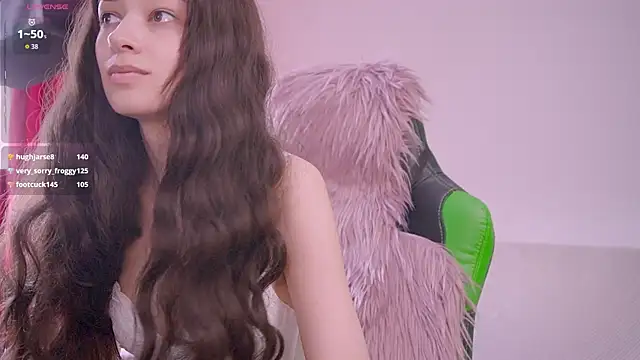 Chatroom XXX en direct de YourDarlingVivian