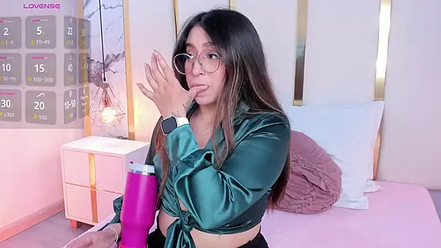 KamilaVegga Adlı Modelin Canlı XXX Sohbeti