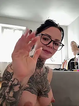 SkinnyLilly – webcam-show