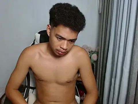Chat XXX ao vivo de curlyasian_njxx