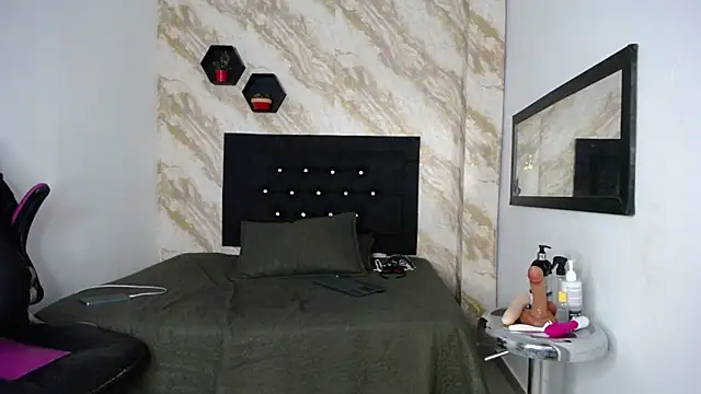 issa__love Adlı Modelin Canlı XXX Sohbeti