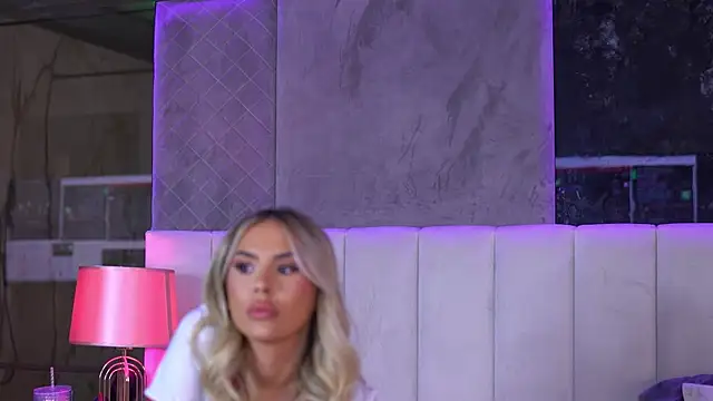 SelenaFrost 即時 XXX 聊天