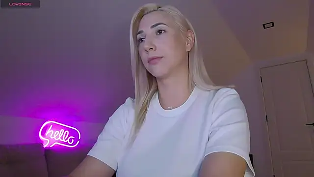 KhloeK live XXX chat