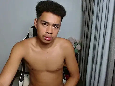 Chat XXX ao vivo de curlyasian_njxx