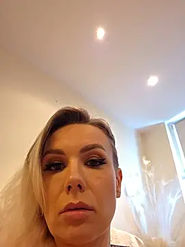 AureliaDoux's Live XXX Chat