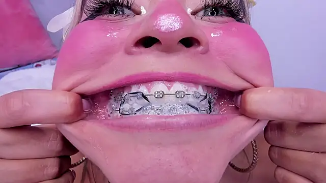 XXX chat uživo modela miss__evolet