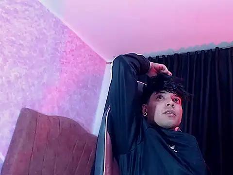 Show de extrongerboyx_12 na webcam