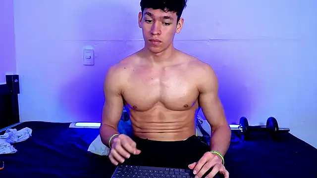 Show modela Luke_Muscle na web-kameri