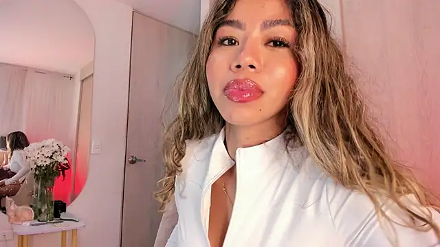 Melina_Ferrer1 Adlı Modelin Canlı XXX Sohbeti