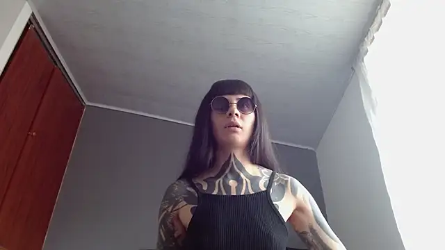 Emilia_1995 Live XXX-chat