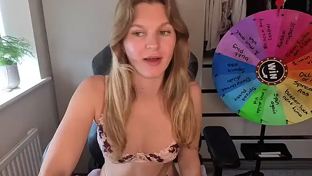 Chatroom XXX en direct de Lilly-Luscious