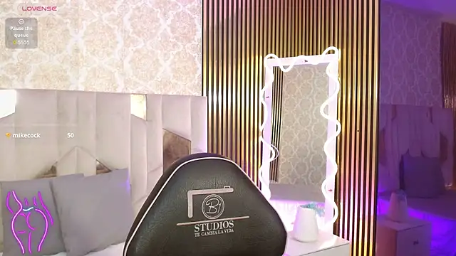 CYRUS_TAY – Kamerová šou