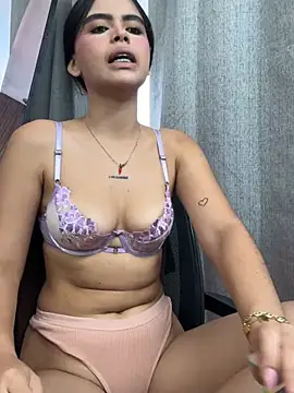 Chat +18 de kitty_rousse01 ao vivo
