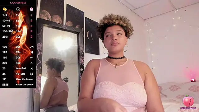 chloe_kisses: απευθείας συνομιλία ΧΧΧ