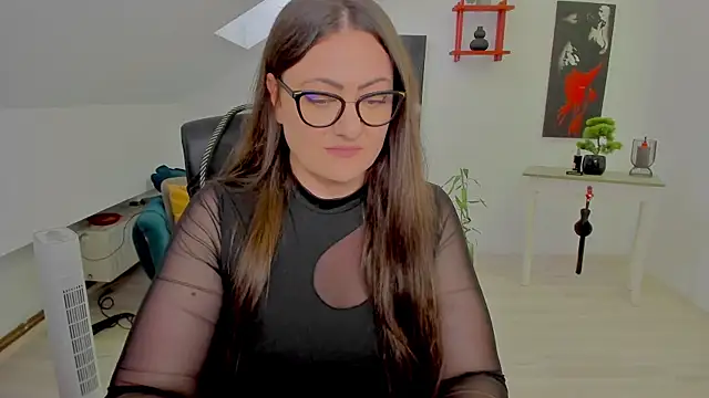 MistressDarrah Adlı Modelin Canlı XXX Sohbeti