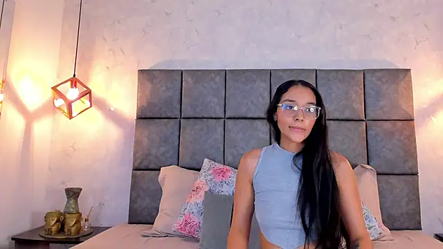 Roseaurora Adlı Modelin Canlı XXX Sohbeti