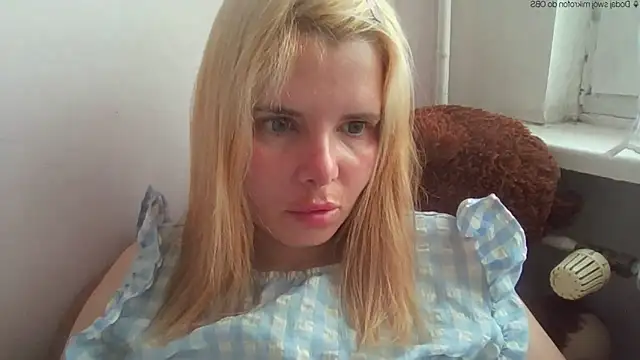 แชท XXX สดของ HornyElena