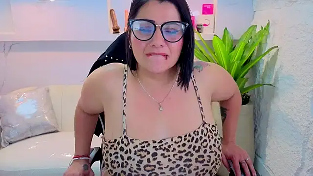 XXX chat uživo modela angele_roux_tp