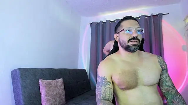 FreeLoveCouple's Live XXX Chat