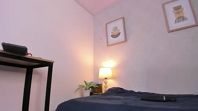 Caroline_dh Chat XXX in diretta