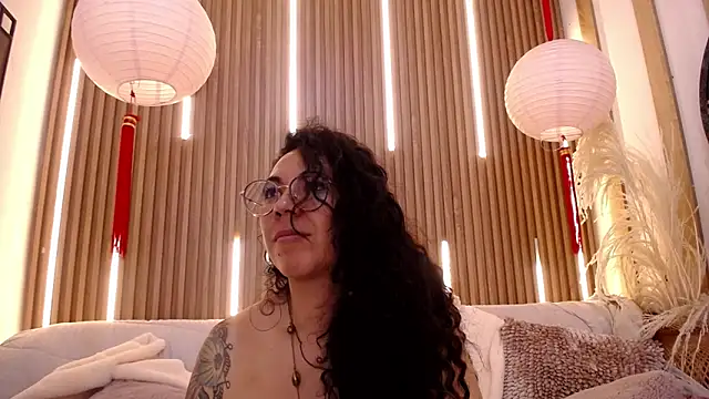 XXX chat uživo modela Velvet_Curly