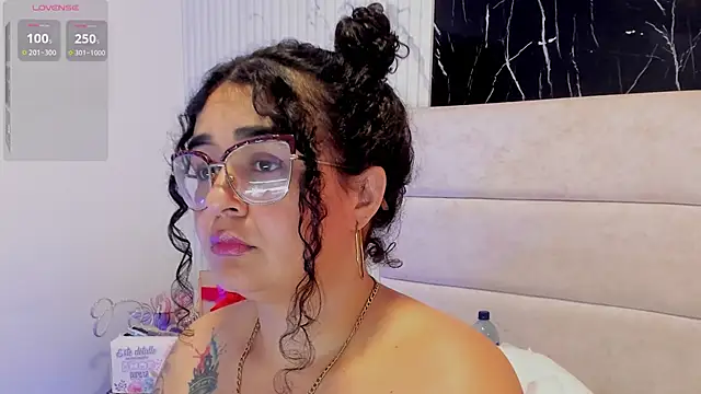 Онлайн чат XXX Reginavegaa