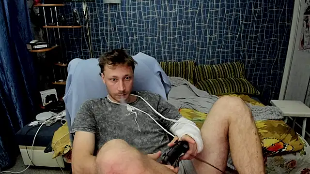 CuteBoy228 Show in webcam