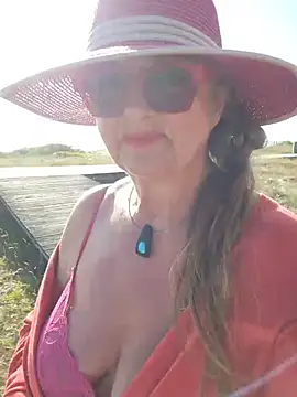 Hot-Muci 即時 XXX 聊天