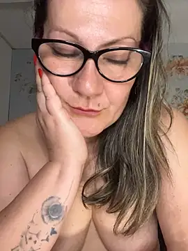 Lovely_Chiara élő XXX-chatje
