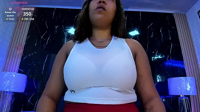 BustyGlow Chat XXX live