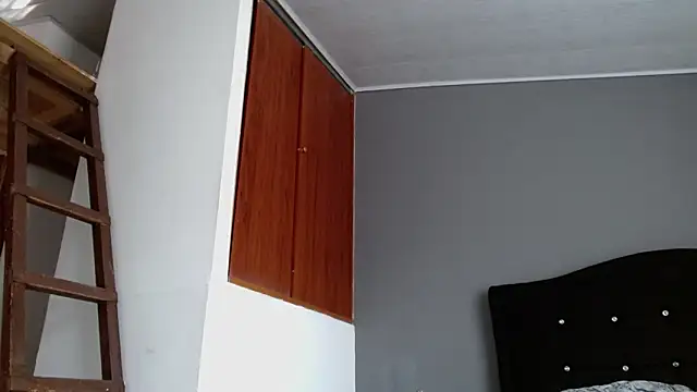Emilia_1995 Chat XXX live