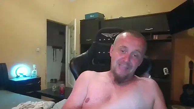 Show modela MrWhitePL na web-kameri