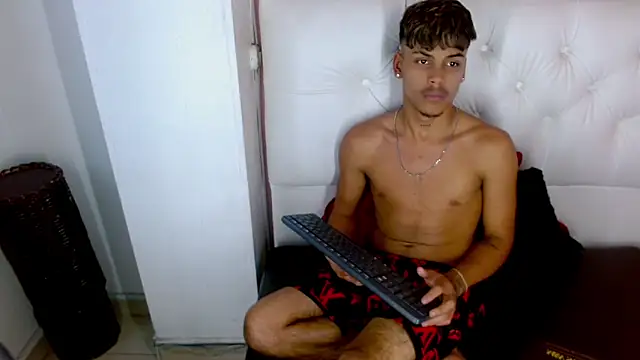 Angel_foxc13 Webcam Show