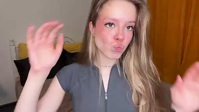 Catrinee Chat XXX live