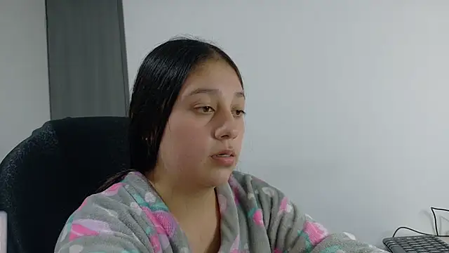 Chat +18 de KOREN_JALAA ao vivo