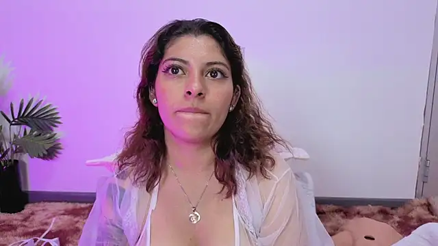 Iam_Issaa live XXX chat