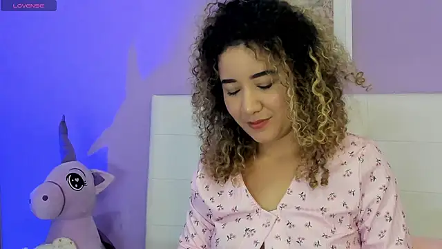 Chat XXX ao vivo de Charlotte11-11