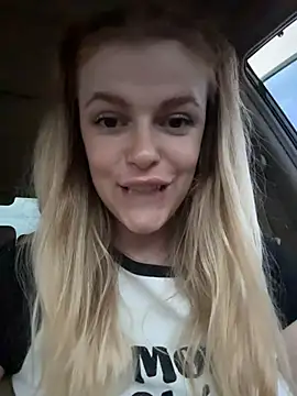 XXX chat uživo modela HarrietDart
