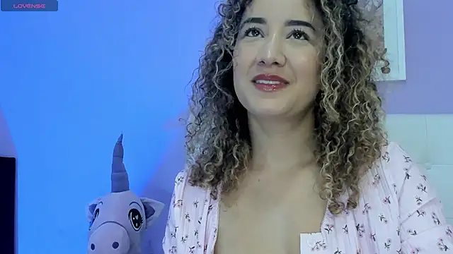 Chat XXX ao vivo de Charlotte11-11