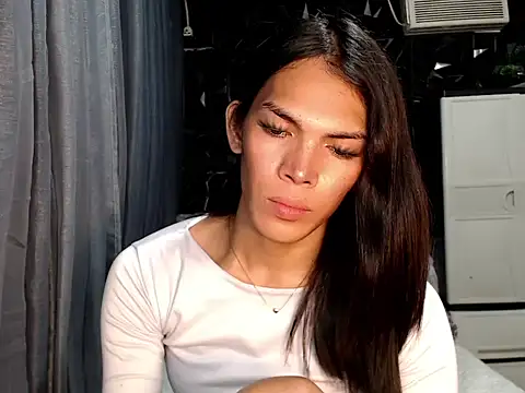 GORGEOUS_CARMEE Adlı Modelin Canlı XXX Sohbeti