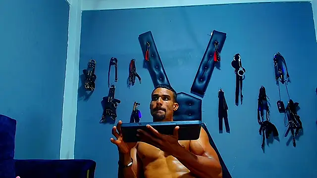 adonisdios22 élő XXX-chatje