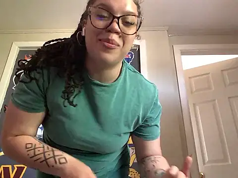 QueenNuttCollector's Webcam Show
