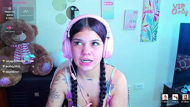צ'אט XXX בשידור חי של angelina_77