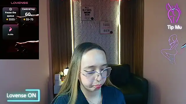 Liaroberts1's Live XXX Chat