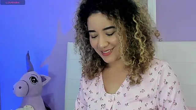 Charlotte11-11 Adlı Modelin Canlı XXX Sohbeti