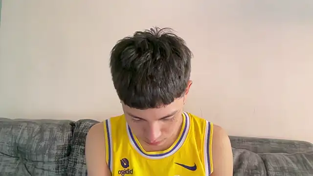 Andy_Belier23: διαδικτυακό σόου στην κάμερα