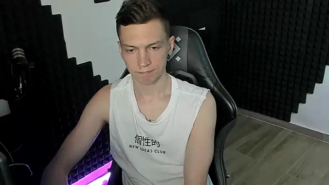 More_than_friend webcam show