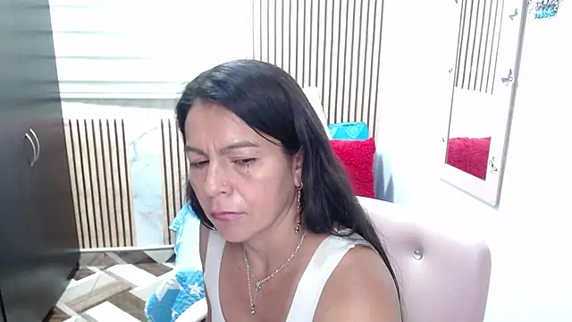 Онлайн чат XXX camilavargas_