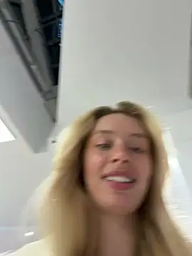 SunnyShiney Live XXX-Chat