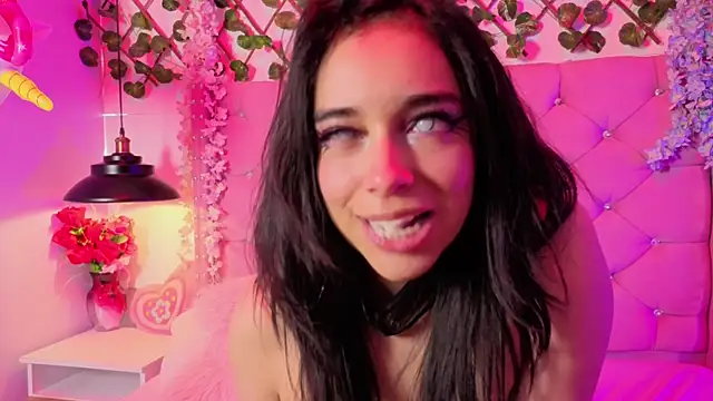 Kira-Berry Live XXX-chat